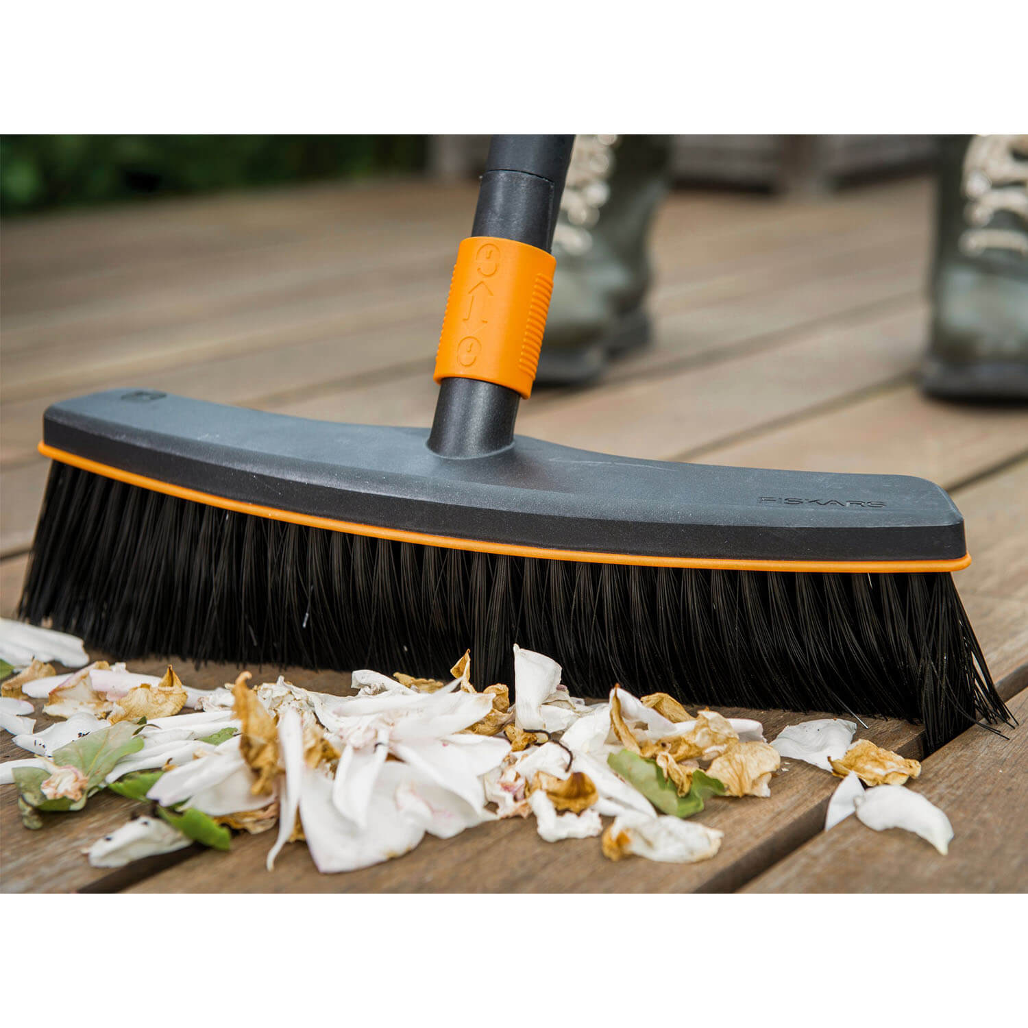 Fiskars QuikFit straatbezem